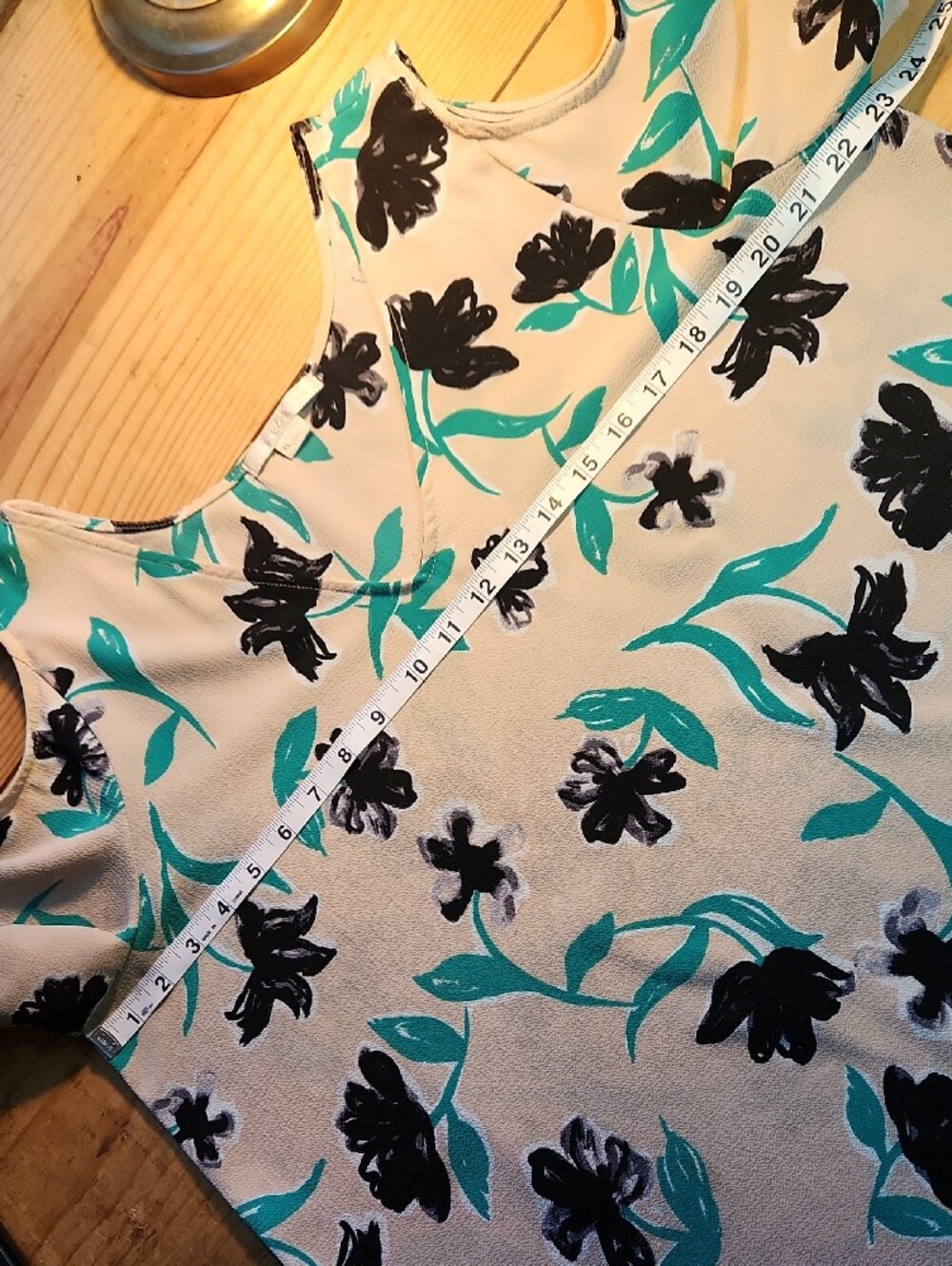 C & E Lifestyle, Sz XL, Cold-Shoulder Floral V-Neck Top in Beige and Teal. - Picture 8 of 10